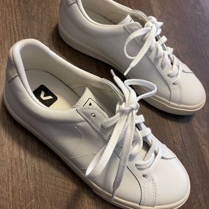 Veja size 8 leather shoes